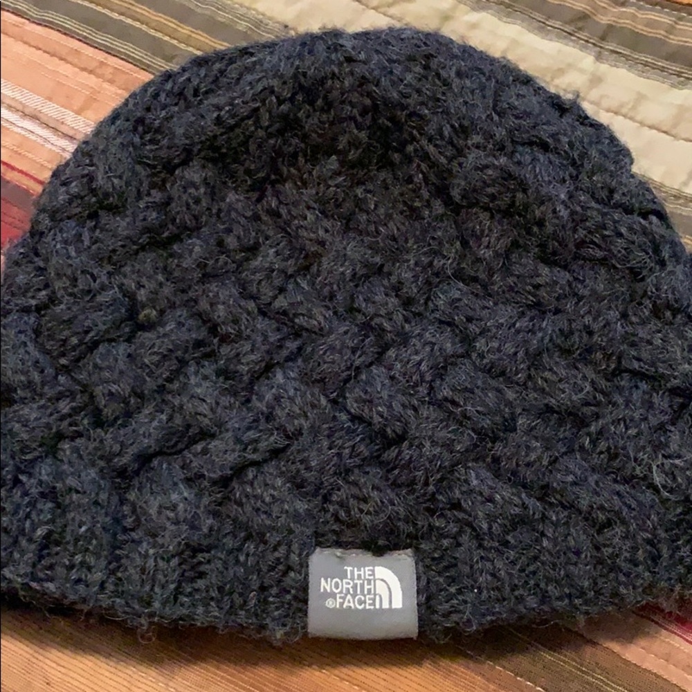 Knit/fleece The North Face beanie.